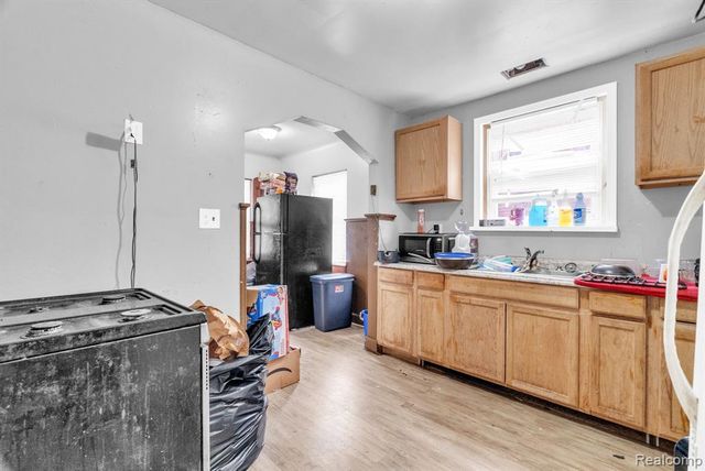 11437 Kenmoor Street, Detroit, MI 48205