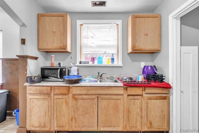 11437 Kenmoor Street, Detroit, MI 48205