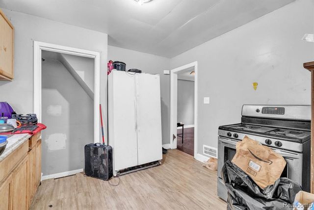 11437 Kenmoor Street, Detroit, MI 48205