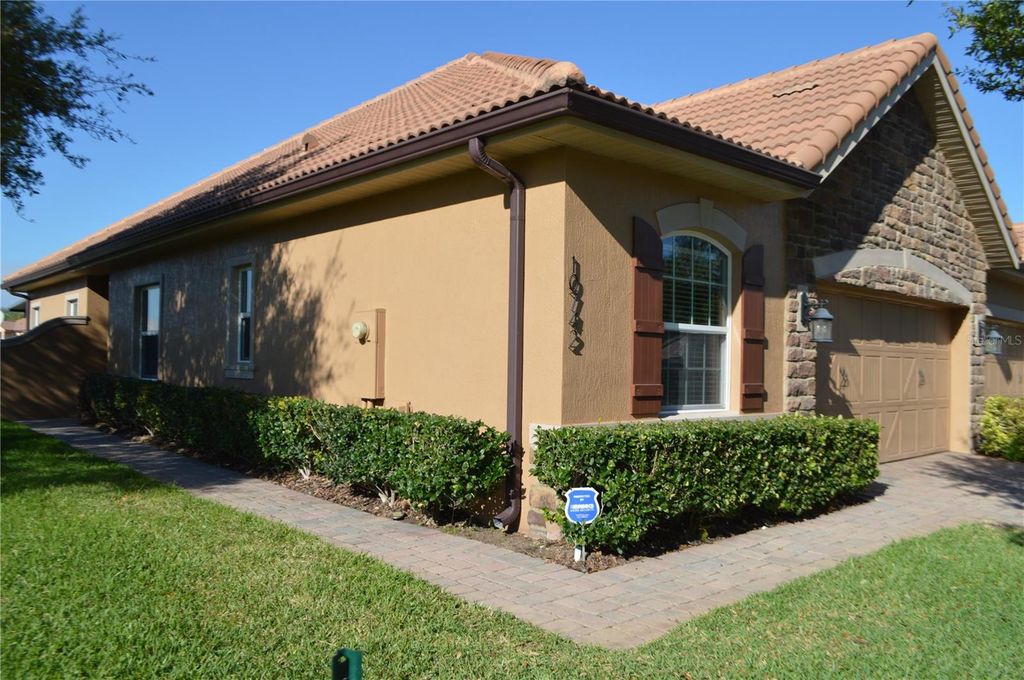 Image 2 of property listing at 10742 BELFRY CIRCLE, Orlando, FL 32832