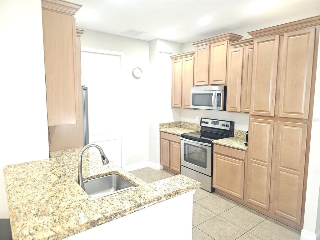 Image 12 of property listing at 10742 BELFRY CIRCLE, Orlando, FL 32832