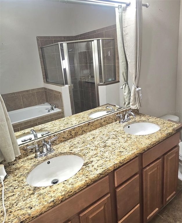 Image 20 of property listing at 10742 BELFRY CIRCLE, Orlando, FL 32832