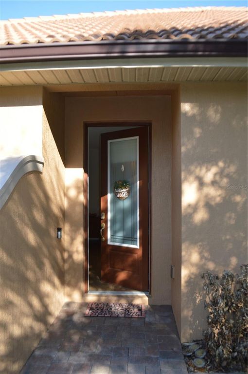 Image 6 of property listing at 10742 BELFRY CIRCLE, Orlando, FL 32832