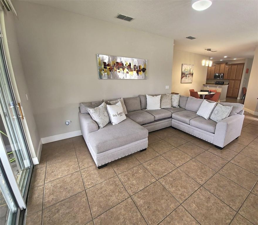 Image 8 of property listing at 10742 BELFRY CIRCLE, Orlando, FL 32832