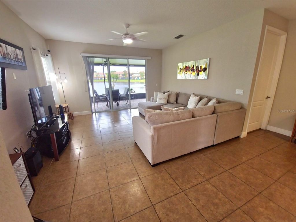 Image 9 of property listing at 10742 BELFRY CIRCLE, Orlando, FL 32832