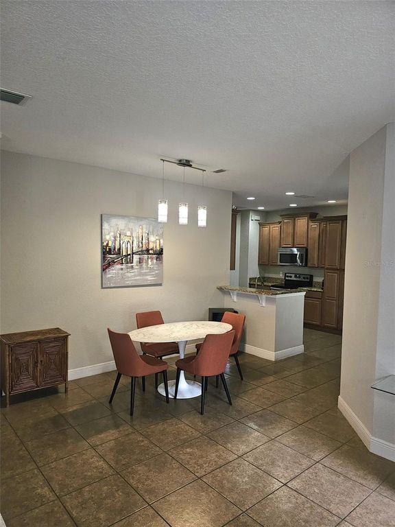 Image 10 of property listing at 10742 BELFRY CIRCLE, Orlando, FL 32832