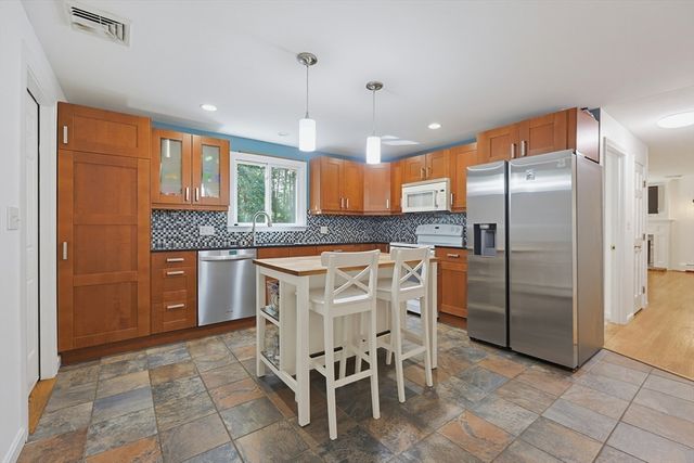 3 Brewster Road, Norfolk, MA 02056