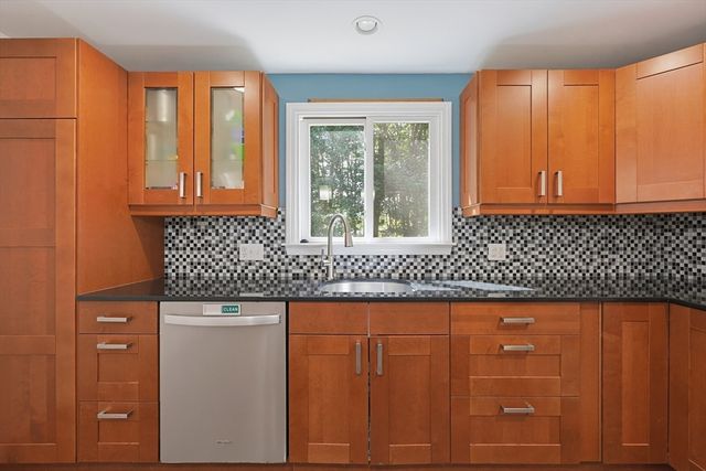 3 Brewster Road, Norfolk, MA 02056