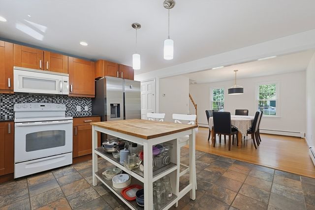 3 Brewster Road, Norfolk, MA 02056