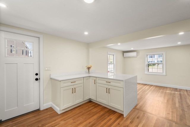 365 Lexington St, Woburn, MA 01801