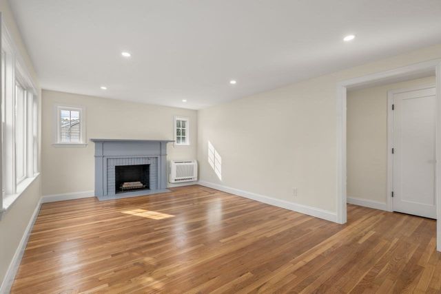 365 Lexington St, Woburn, MA 01801