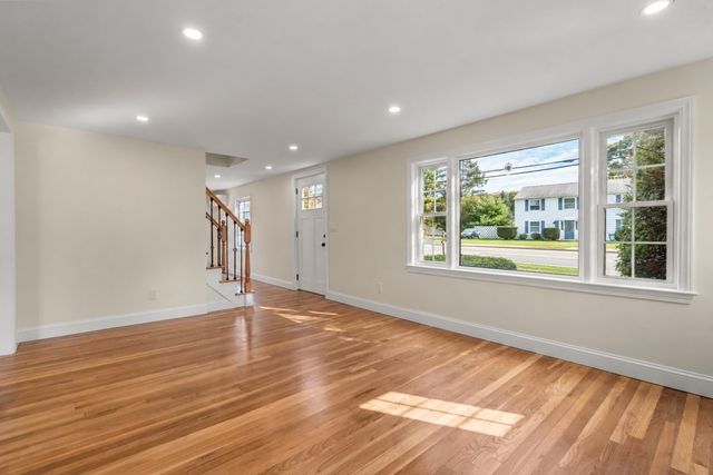 365 Lexington St, Woburn, MA 01801