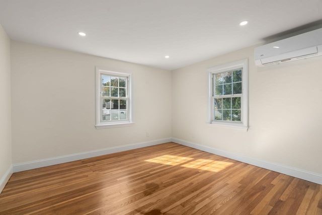 365 Lexington St, Woburn, MA 01801
