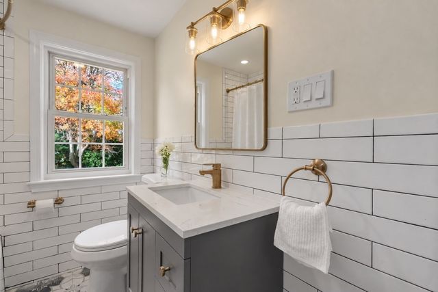 365 Lexington St, Woburn, MA 01801