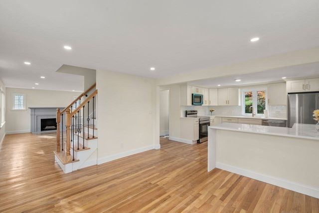 365 Lexington St, Woburn, MA 01801