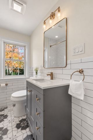 365 Lexington St, Woburn, MA 01801
