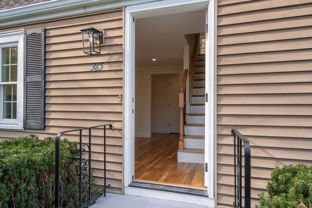 365 Lexington St, Woburn, MA 01801