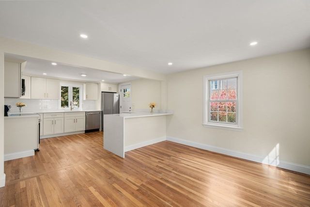 365 Lexington St, Woburn, MA 01801