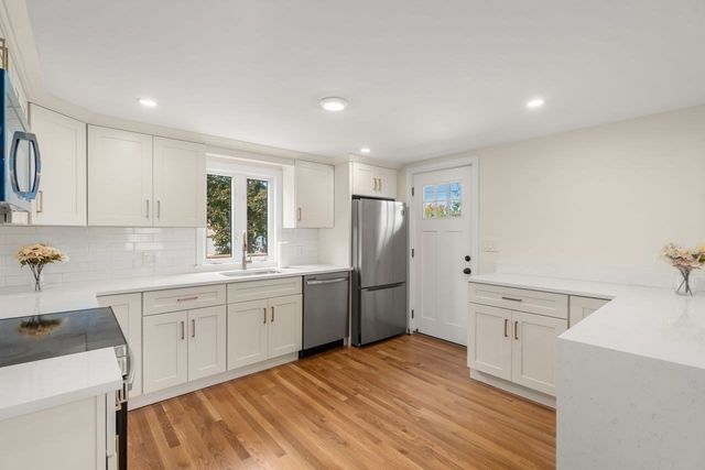 365 Lexington St, Woburn, MA 01801