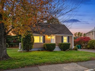 365 Lexington St, Woburn, MA 01801