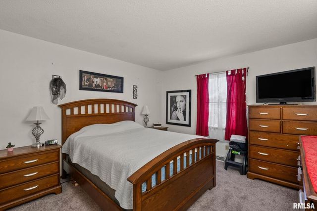 4661 HITCHING POST Court, Davenport, IA 52804