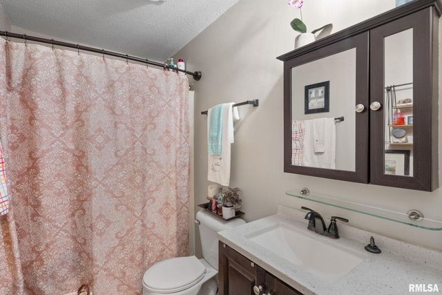 4661 HITCHING POST Court, Davenport, IA 52804