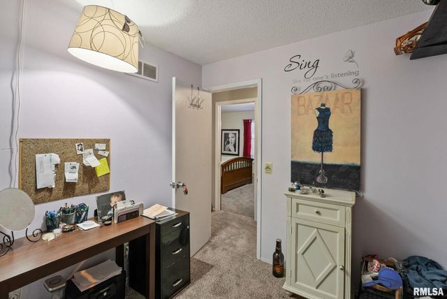 4661 HITCHING POST Court, Davenport, IA 52804