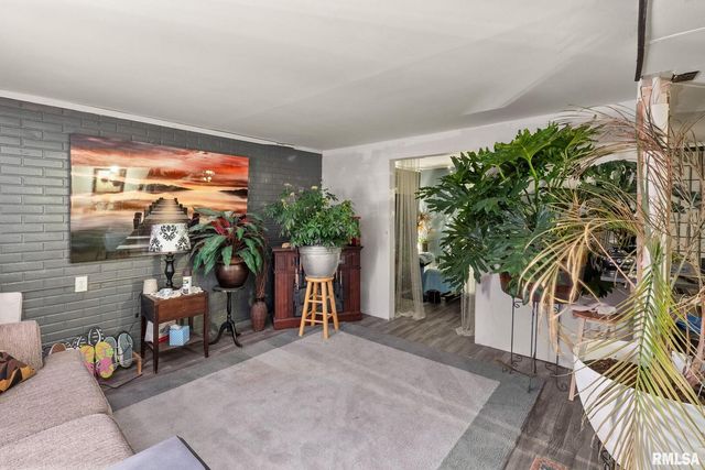 4661 HITCHING POST Court, Davenport, IA 52804