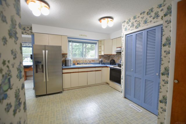 45967 Gable Inn Street, Shelby Twp, MI 48317