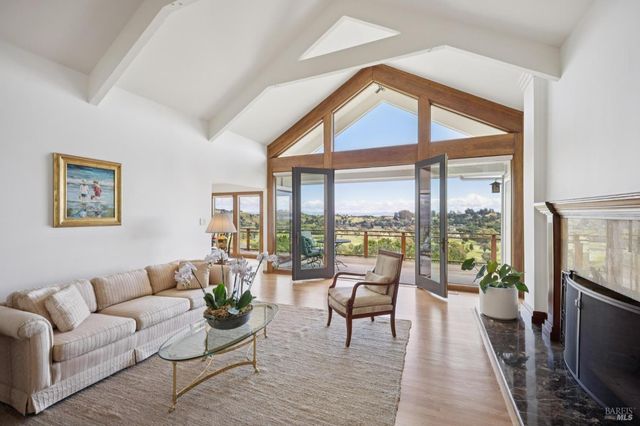 120 Fernwood Dr, San Rafael, CA 94901