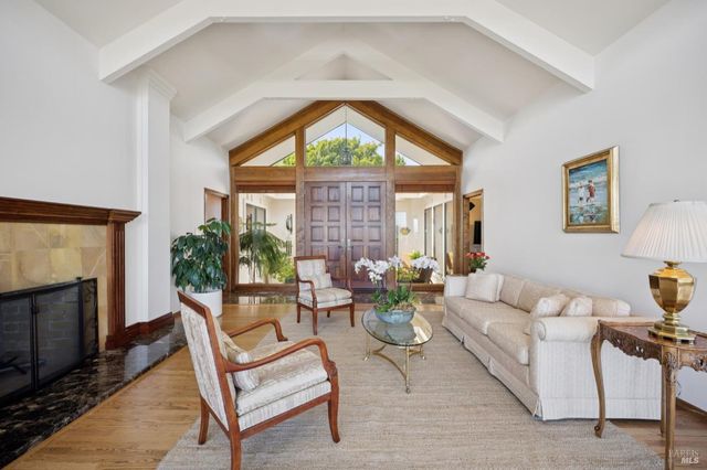 120 Fernwood Dr, San Rafael, CA 94901