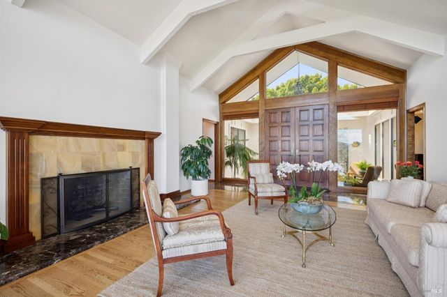 120 Fernwood Dr, San Rafael, CA 94901