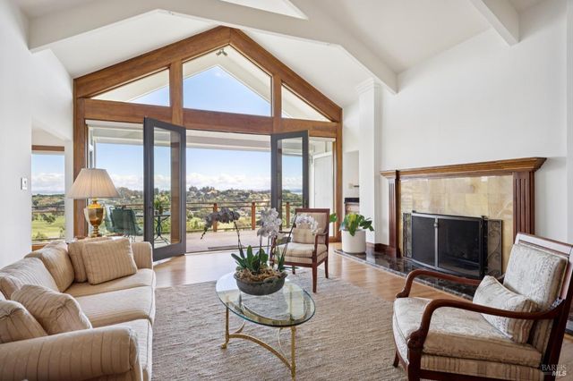 120 Fernwood Dr, San Rafael, CA 94901