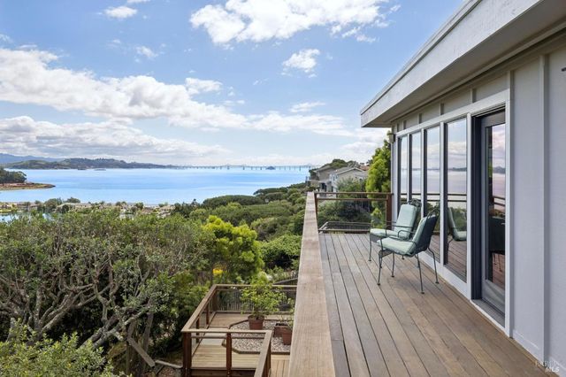 120 Fernwood Dr, San Rafael, CA 94901