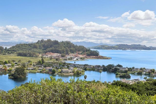 120 Fernwood Dr, San Rafael, CA 94901