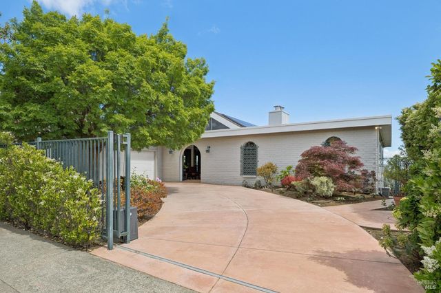 120 Fernwood Dr, San Rafael, CA 94901