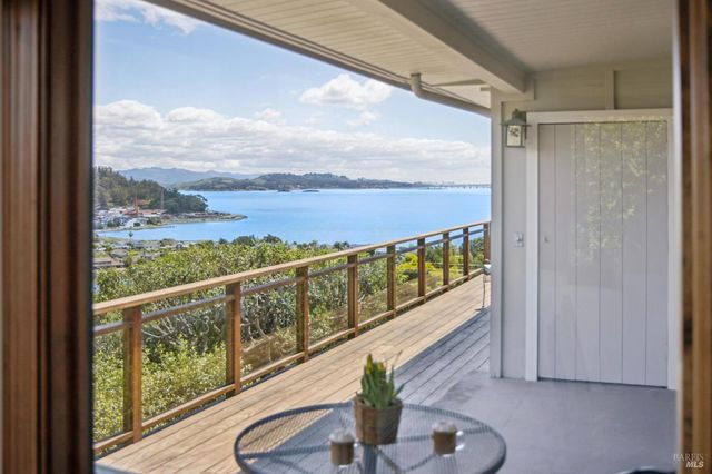 120 Fernwood Dr, San Rafael, CA 94901