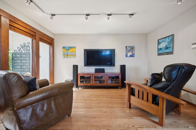 120 Fernwood Dr, San Rafael, CA 94901