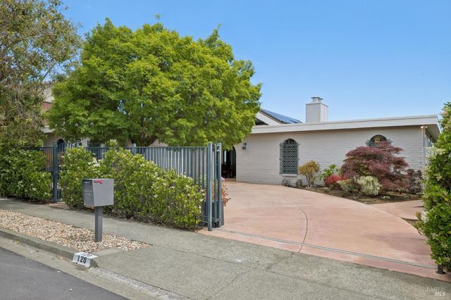 120 Fernwood Dr, San Rafael, CA 94901