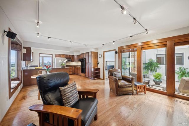 120 Fernwood Dr, San Rafael, CA 94901