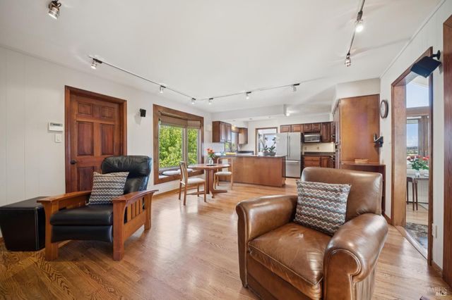 120 Fernwood Dr, San Rafael, CA 94901