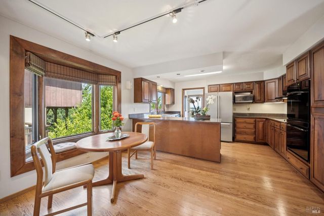 120 Fernwood Dr, San Rafael, CA 94901