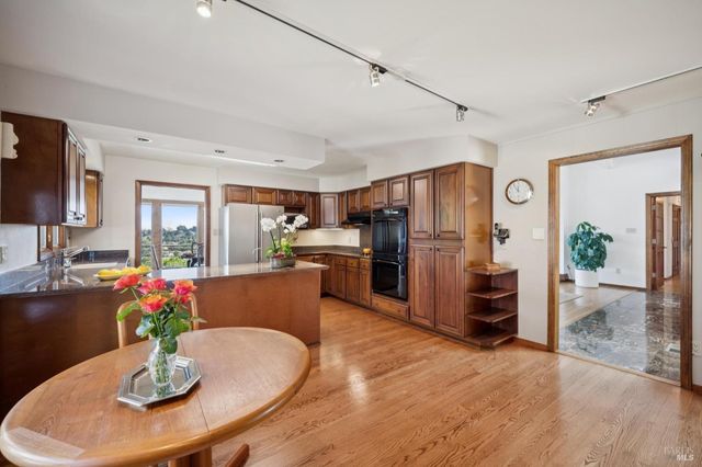 120 Fernwood Dr, San Rafael, CA 94901