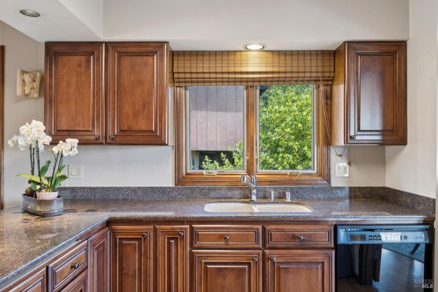 120 Fernwood Dr, San Rafael, CA 94901