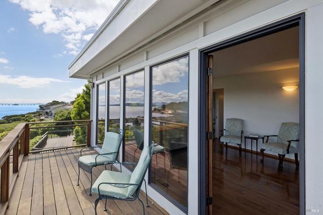 120 Fernwood Dr, San Rafael, CA 94901