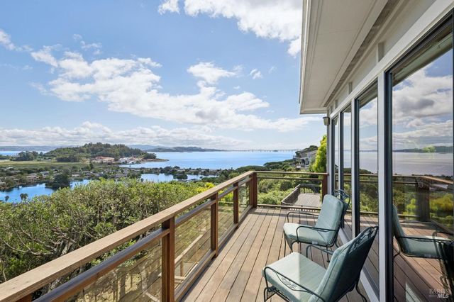 120 Fernwood Dr, San Rafael, CA 94901