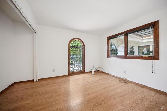 120 Fernwood Dr, San Rafael, CA 94901