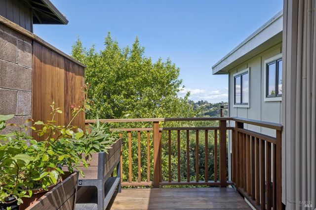 120 Fernwood Dr, San Rafael, CA 94901