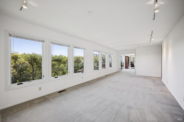 120 Fernwood Dr, San Rafael, CA 94901