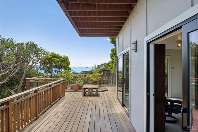 120 Fernwood Dr, San Rafael, CA 94901